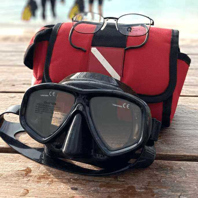 diving goggles for glasses Maskoptix Prescription EAB-17-Matte Black Colour:JET BLACK GEARS OF WAR 3 Hygiène et entretien 21.00×14.00×6.70cm/8.25×5.50×2.63in